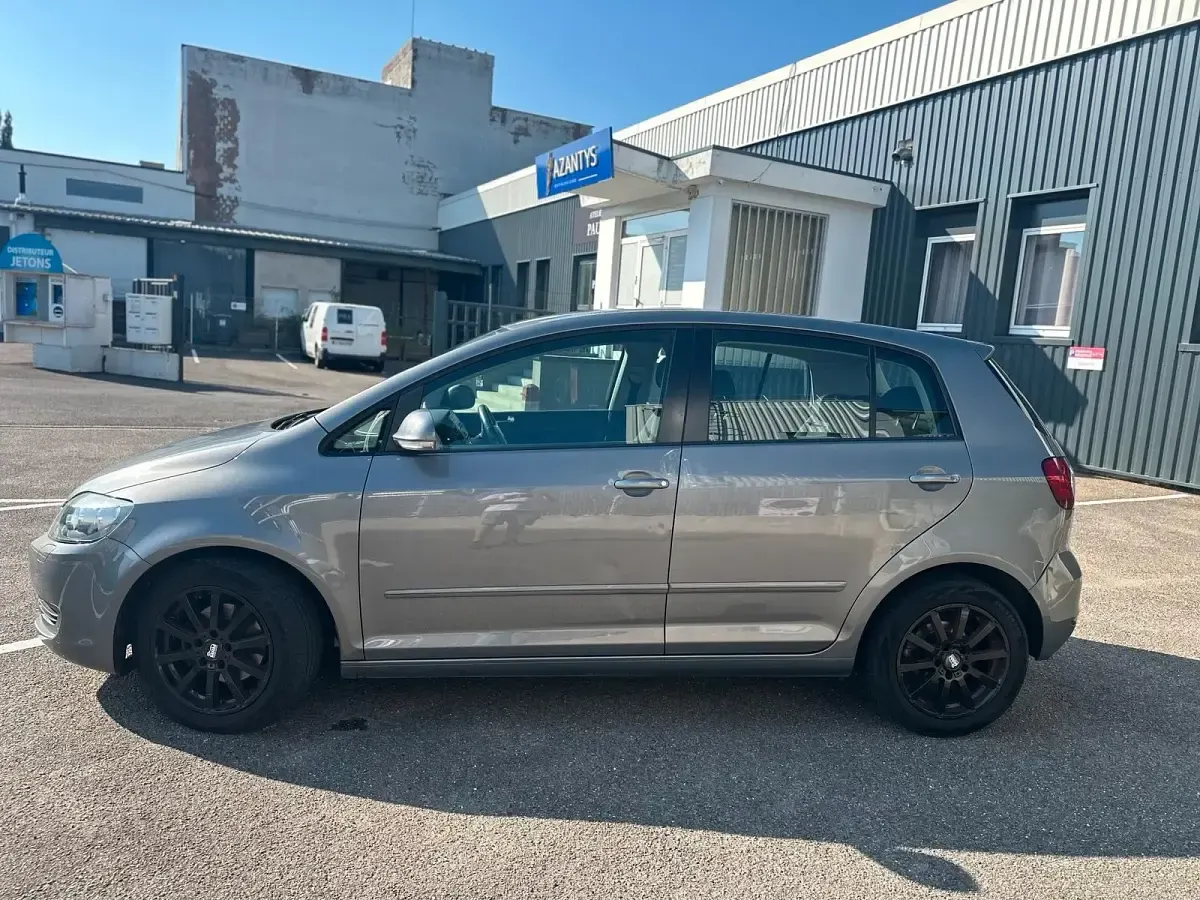 Gebraucht VW Golf VI 105 PS (77 kW) 2011 Limousine