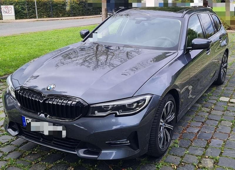 Grau Gebraucht 2020 BMW 320 Sport Line Kombi | 29.900 € (Teuer) - Bild 1/4