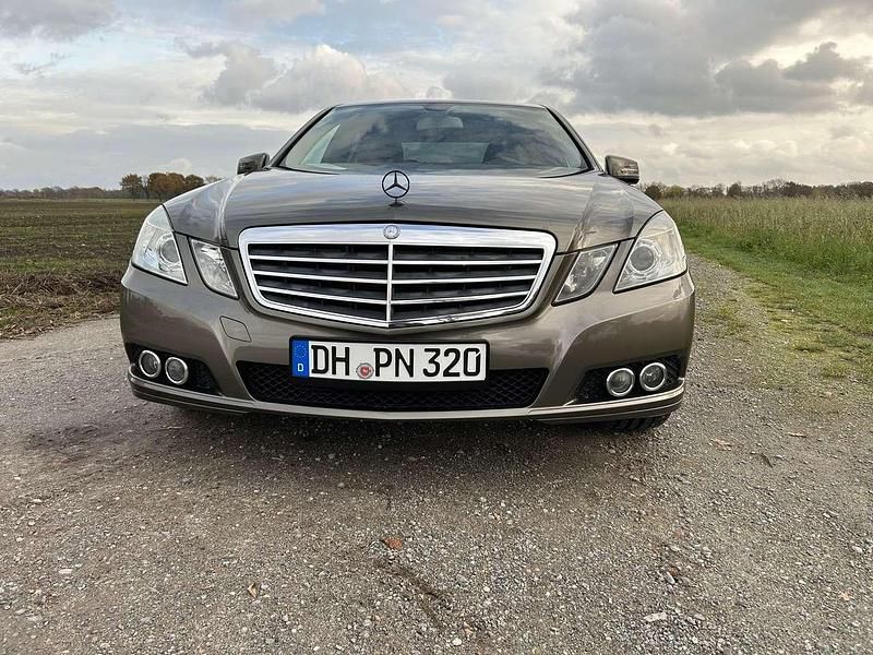 Gebraucht Mercedes E200 Classic 136 PS (100 kW) 2010 Limousine