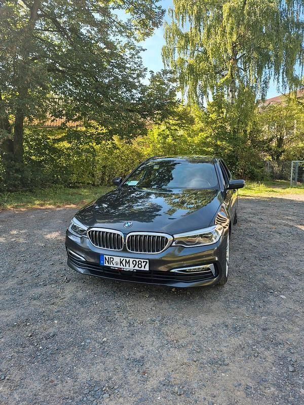 Schwarz Gebraucht 2017 BMW 530 Luxury Line Kombi | 22.000 € (Fairer Preis) - Bild 1/4