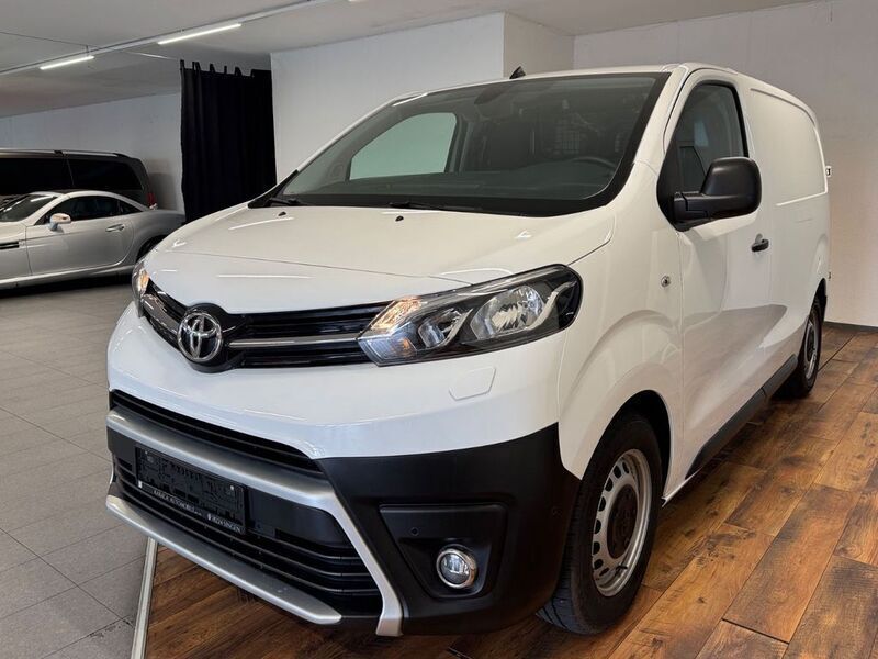 Weiß Gebraucht 2022 Toyota Proace Van | 21.980 € (Guter Preis) - Bild 1/4