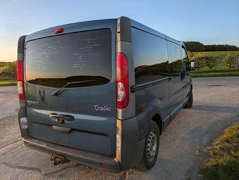 Second-hand Renault Trafic 115 CP (84 kW) 2008 Albastru Monovolum