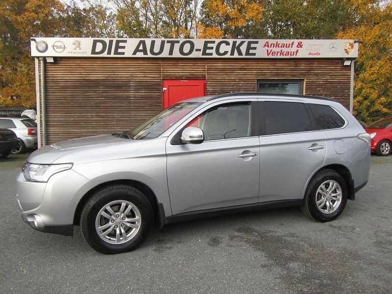 Silber Gebraucht 2014 Mitsubishi Outlander Invite SUV | 8.950 € (Fairer Preis) - Bild 1/4