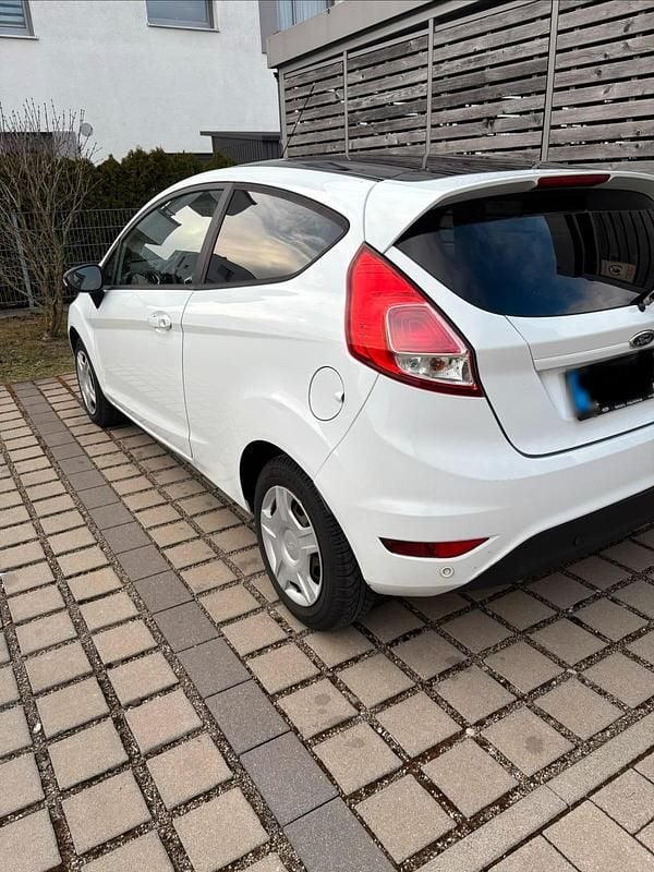 Gebraucht Ford Fiesta 65 PS (47 kW) 2014 Weiß Kleinwagen