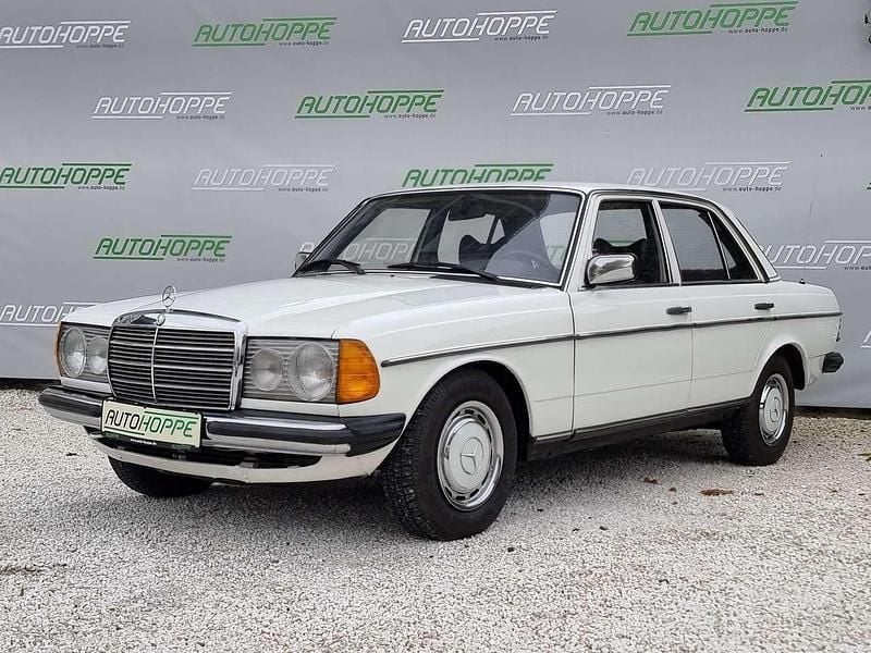 Weiß Gebraucht 1978 Mercedes 250 Limousine | 9.990 € - Bild 1/4