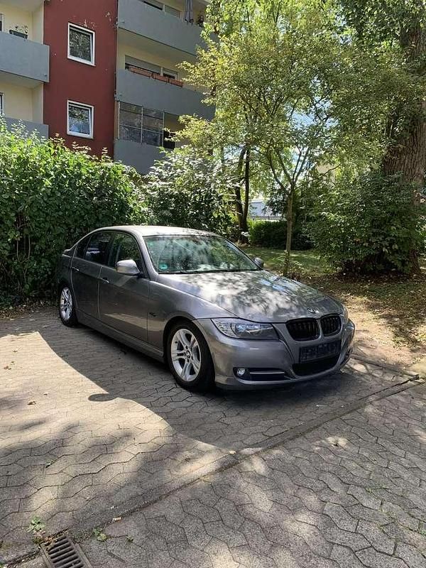 Grau Gebraucht 2008 BMW 318 Limousine | 3.950 € (Fairer Preis) - Bild 1/4