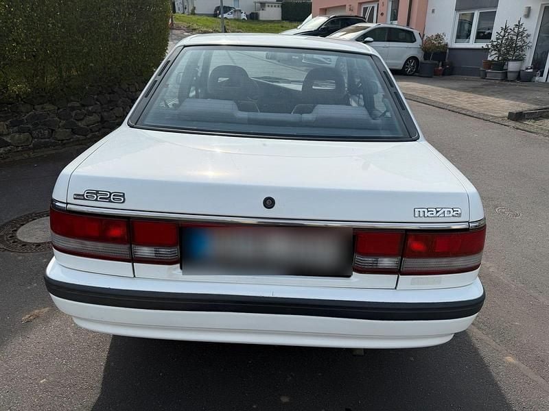 Usata Mazda 626 90 CV (66 kW) 1987 Bianco Berlina