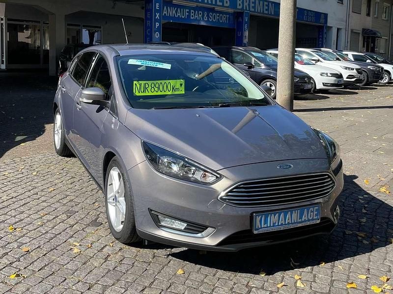 Grau Gebraucht 2015 Ford Focus Titanium Limousine | 8.900 € (Fairer Preis) - Bild 1/4