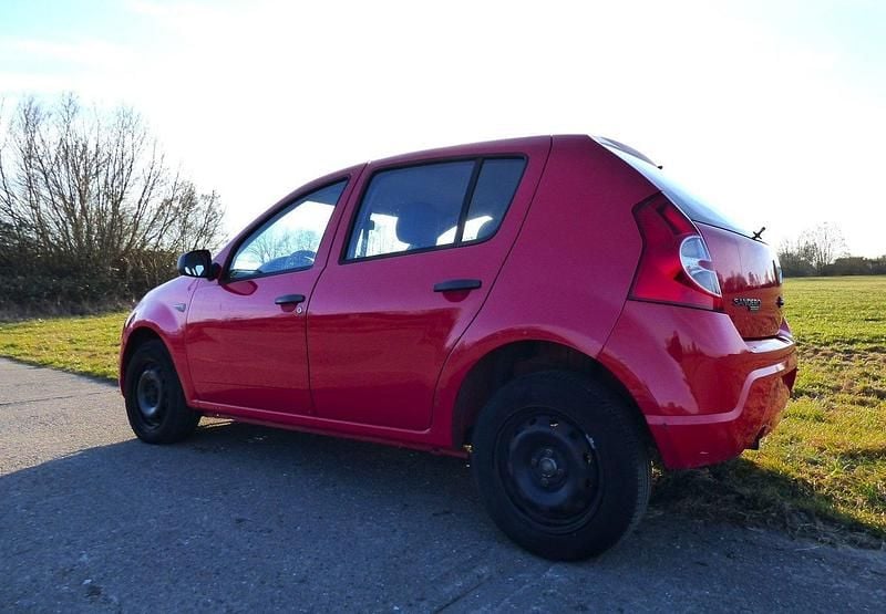 Gebraucht Dacia Sandero 75 PS (55 kW) 2009 Rot Kleinwagen