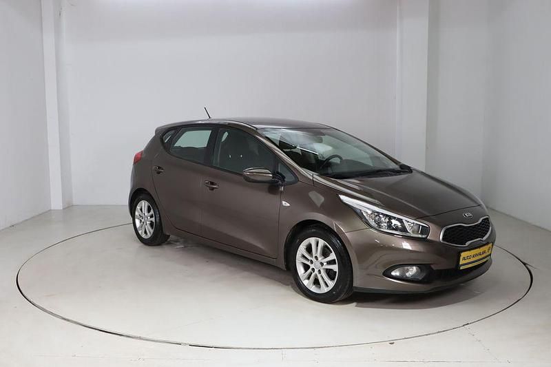 Gebraucht Kia Ceed Edition 7 99 PS (72 kW) 2012 Beige Kleinwagen