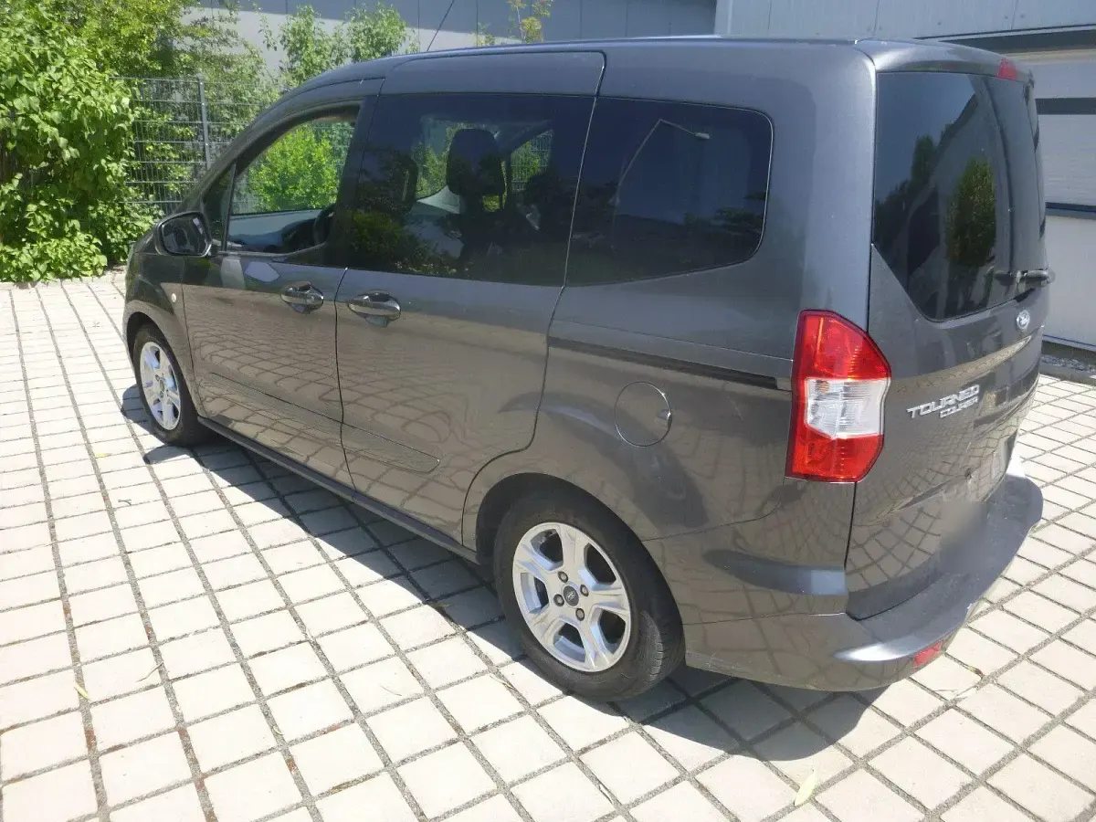 Gebraucht Ford Tourneo Courier Trend 101 PS (74 kW) 2015 Grau Van / Kleinbus