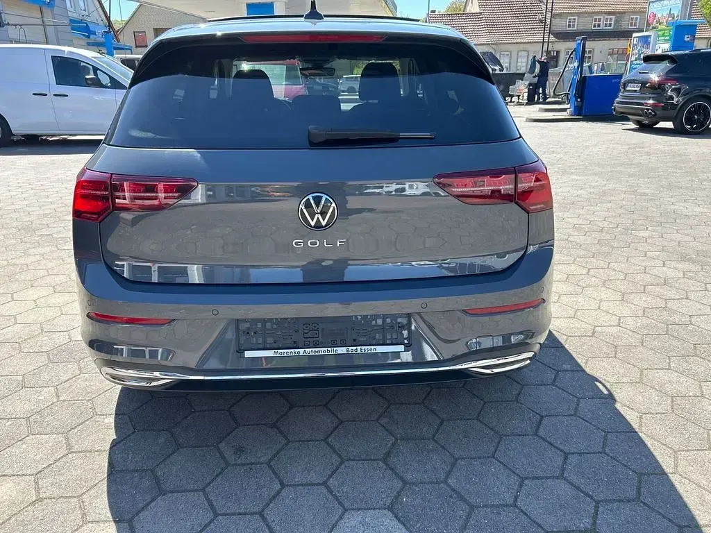Gebraucht VW Golf VIII Active 150 PS (110 kW) 2022 Delfingrau (metallic) Limousine
