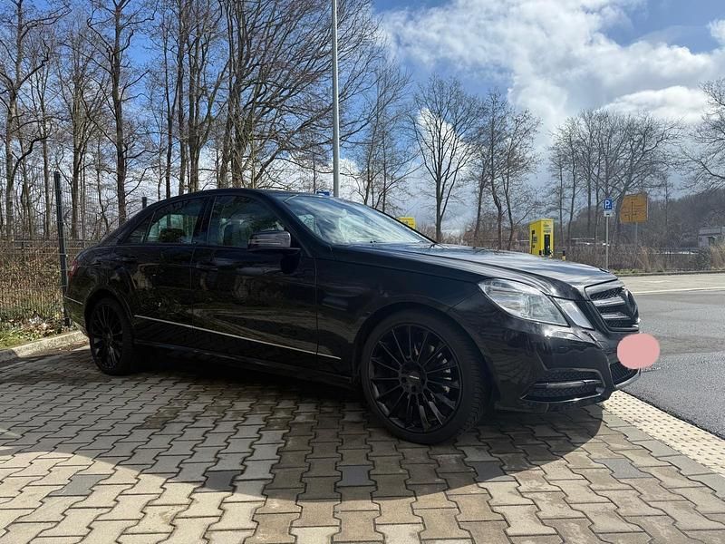 Gebraucht Mercedes E350 292 PS (214 kW) 2011 Schwarz Limousine