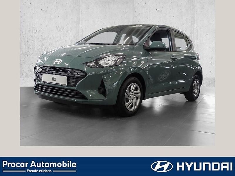 Grün Neu 2025 Hyundai i10 Select Kleinwagen | 14.970 € (Guter Preis) - Bild 1/4