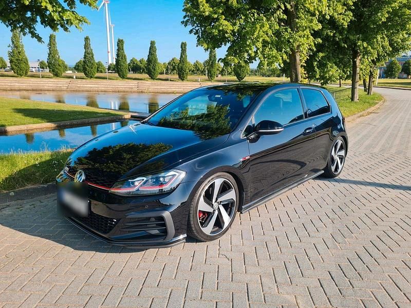 Schwarz Gebraucht 2018 VW Golf VII GTI Kleinwagen | 17.999 € (Guter Preis) - Bild 1/4