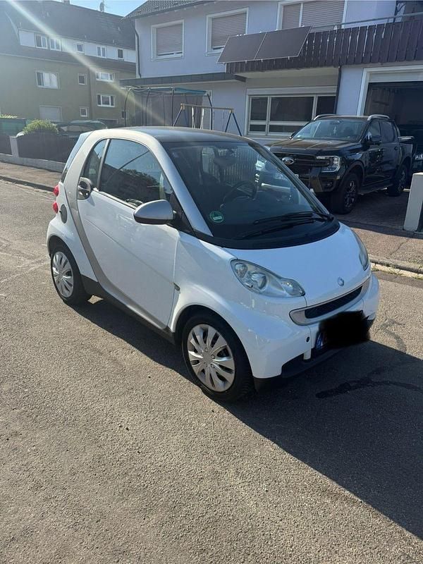 Weiß Gebraucht 2009 Smart ForTwo Coupé Passion Coupé | 2.399 € (Guter Preis) - Bild 1/4