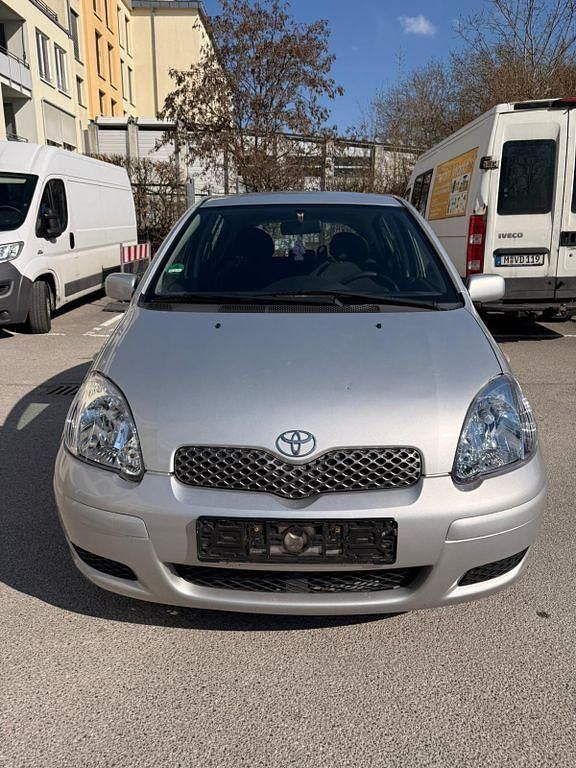 Gebraucht Toyota Yaris 87 PS (63 kW) 2003 Silber Limousine