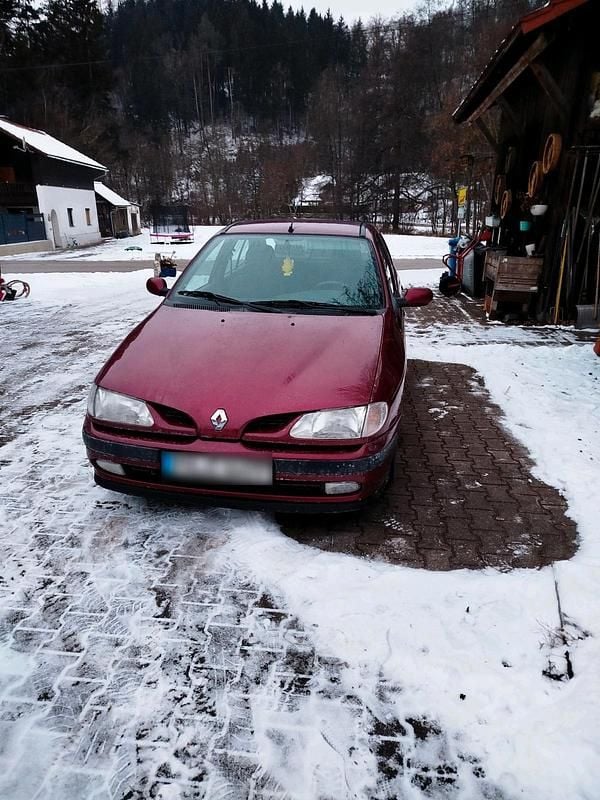 Gebraucht Renault Mégane 90 PS (66 kW) 1997 Rot Limousine