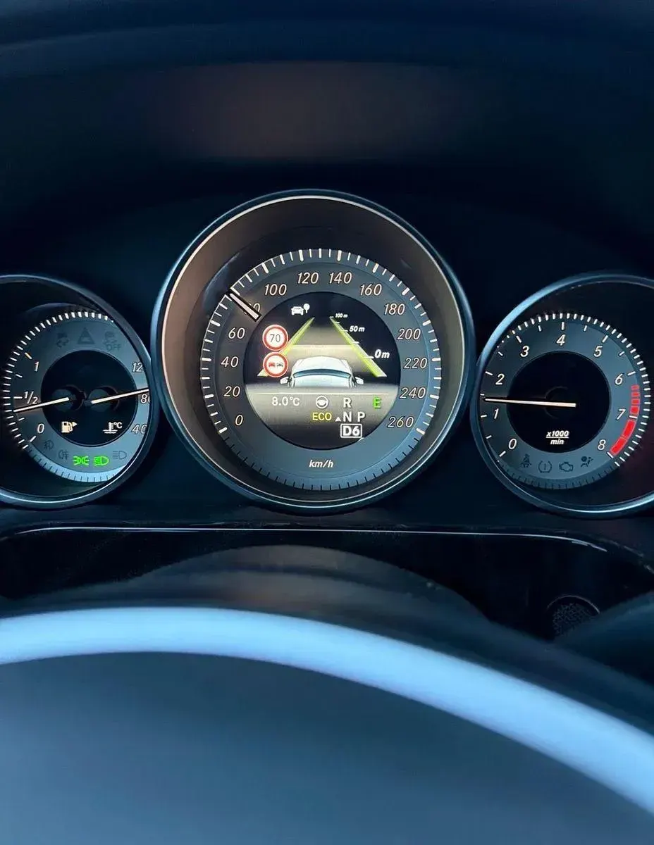 Second-hand Mercedes E300 252 CP (185 kW) 2013 Albastru Berlinǎ