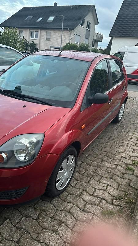 Gebraucht Ford Fiesta 80 PS (58 kW) 2007 Rot Kleinwagen