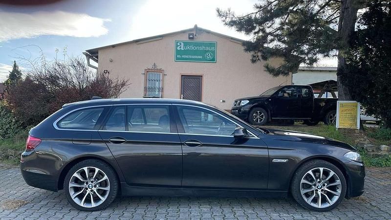 Gebraucht BMW 520 184 PS (135 kW) 2013 Jatoba metallic Kombi