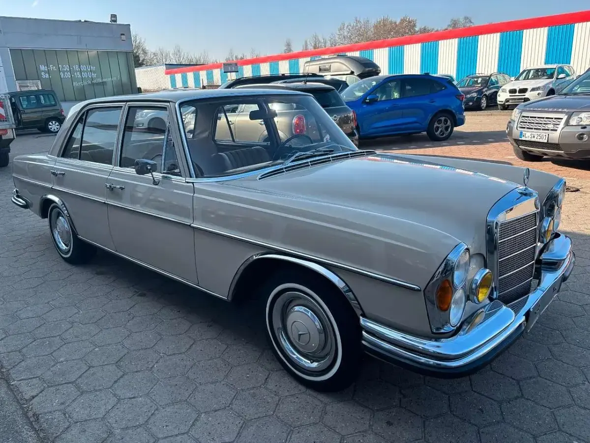 Gebraucht Mercedes 250 131 PS (96 kW) 1966 Beige Limousine