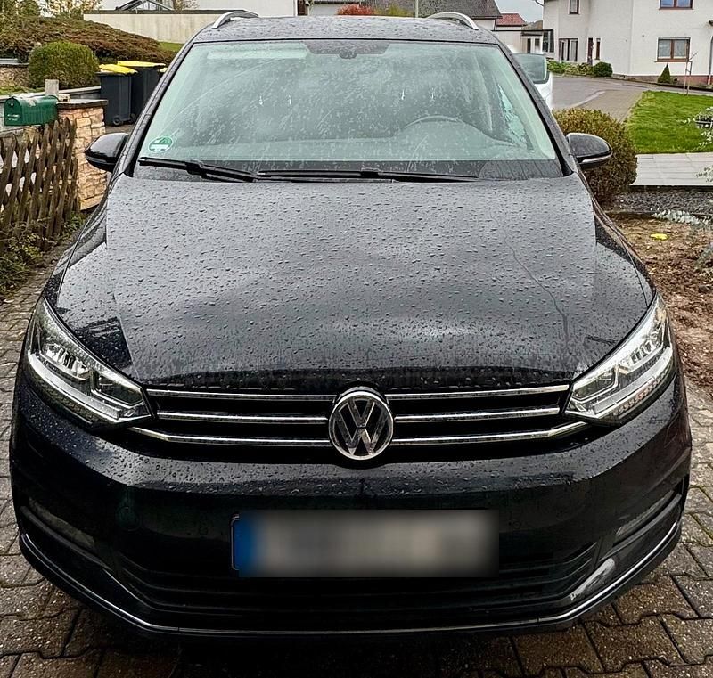 Gebraucht VW Touran Comfortline 150 PS (110 kW) 2017 Schwarz Van / Kleinbus