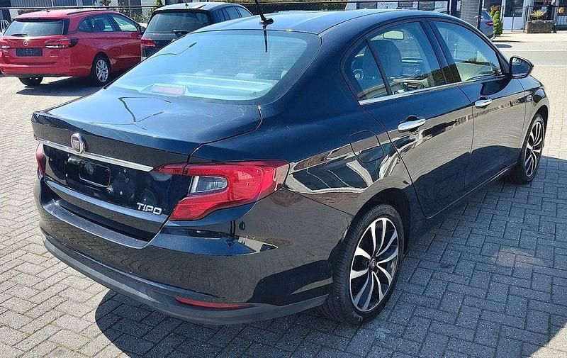 Usado Fiat Tipo Lounge 95 CV (69 kW) 2016 Negro Berlina
