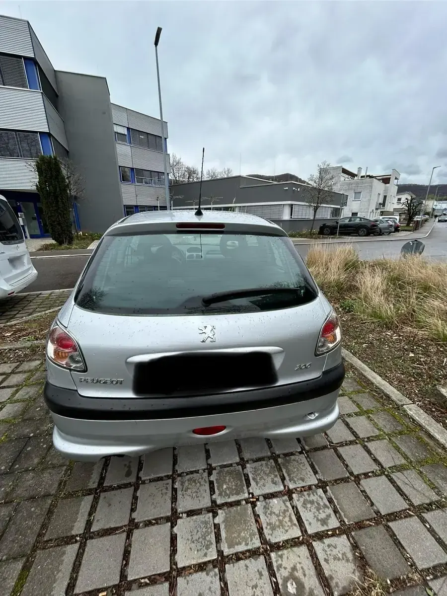 Gebraucht Peugeot 206 75 PS (55 kW) 2006 Silber Kleinwagen