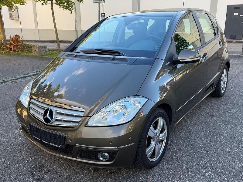 Braun Gebraucht 2011 Mercedes A160 Kleinwagen | 3.899 € (Guter Preis) - Bild 1/4