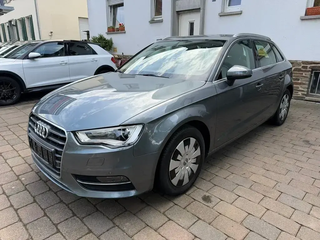 Gebraucht Audi A3 Ambiente 125 PS (91 kW) 2014 Grau Limousine