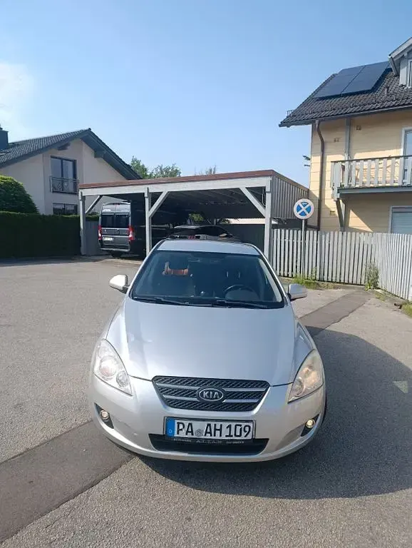 Gebraucht Kia Ceed LX 105 PS (77 kW) 2008 Silber Kleinwagen