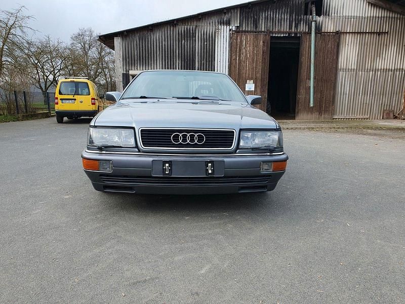Grau Gebraucht 1989 Audi V8 Limousine | 8.999 € - Bild 1/4