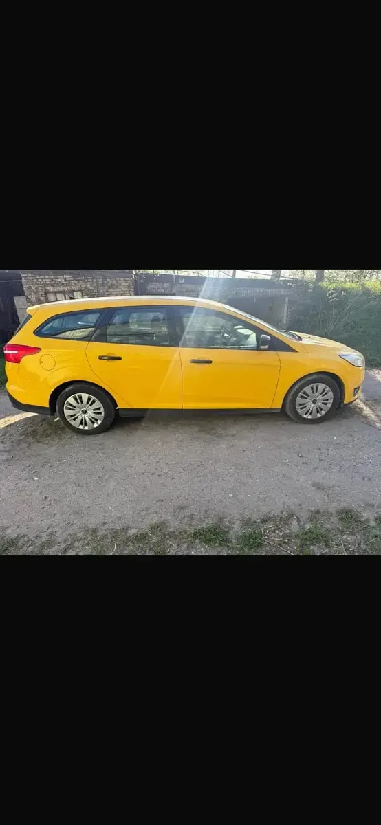 Usata Ford Focus 95 CV (69 kW) 2016 Giallo Station wagon