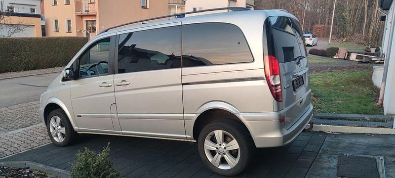 Gebraucht Mercedes Viano 163 PS (119 kW) 2011 Silber Van / Kleinbus