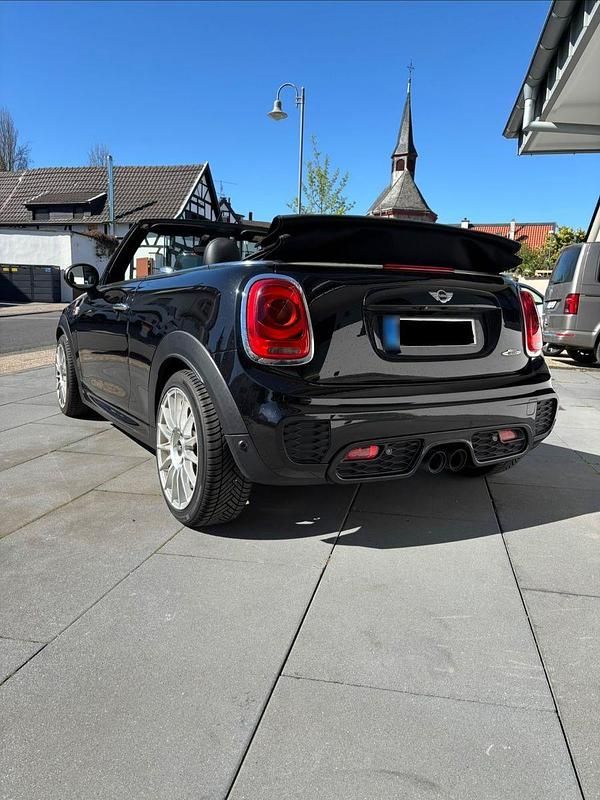 Second-hand Mini John Cooper Works 231 CP (169 kW) 2017 Negru Hatchback