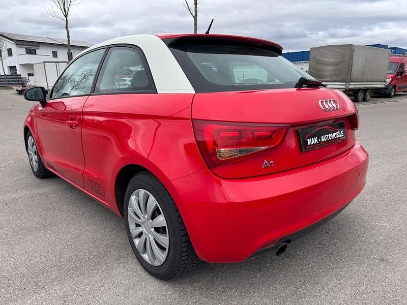 Gebraucht Audi A1 Ambition 105 PS (77 kW) 2011 Rot Kleinwagen