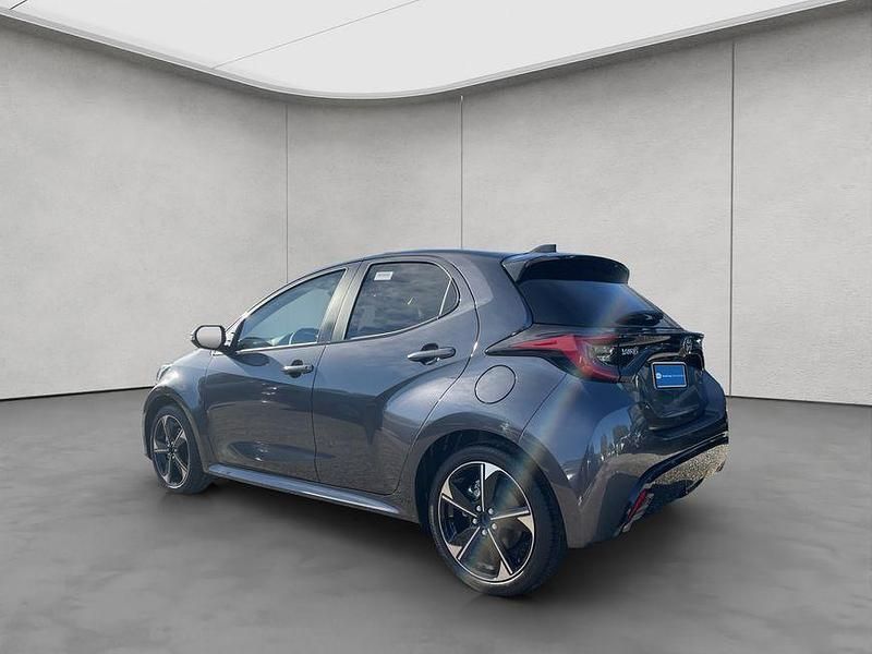 Neu Toyota Yaris Hybrid Style 131 PS (96 kW) 2025 Schwarz Limousine
