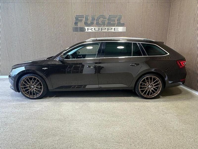 Gebraucht Skoda Superb 180 PS (132 kW) 2016 Magneticbraun metallic Kombi