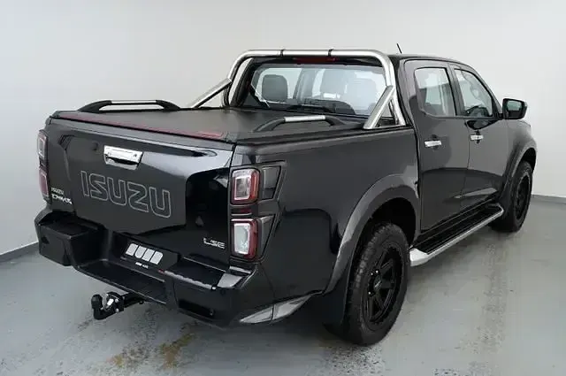 Gebraucht Isuzu D-Max 163 PS (119 kW) 2024 Schwarz Pickup