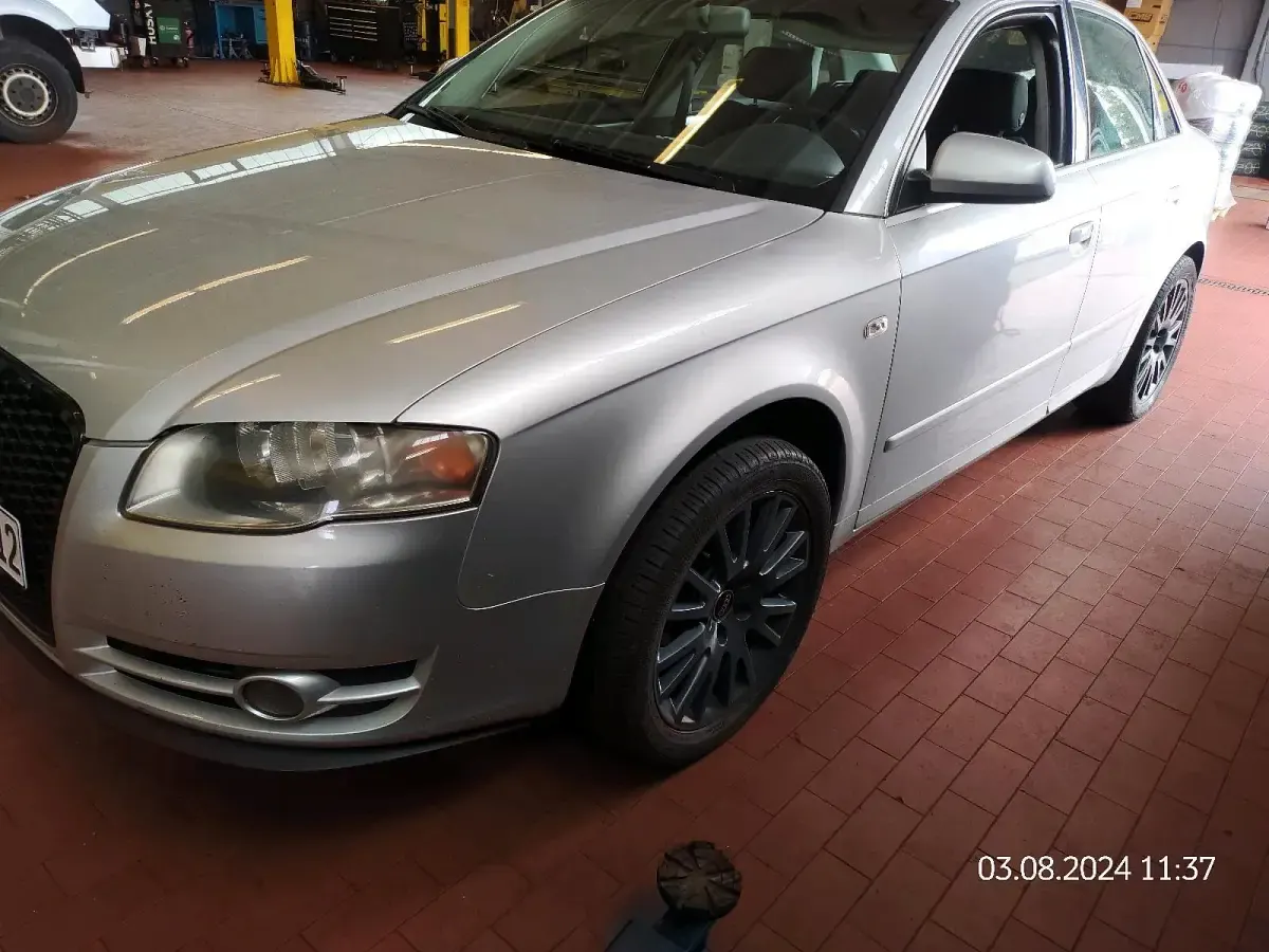 Używany Audi A4 163 KM (119 kW) 2005 Srebrny Sedan/Limuzyna