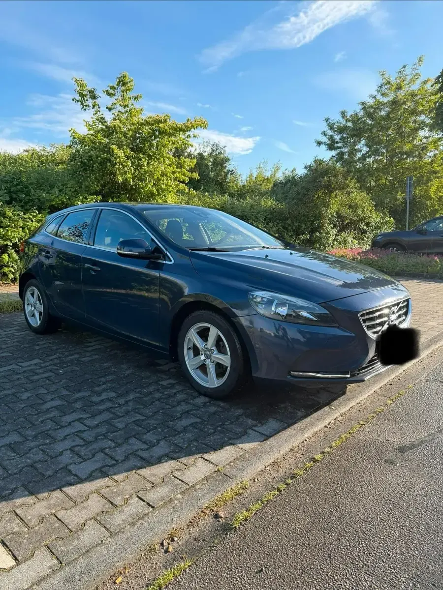 Gebraucht Volvo V40 114 PS (83 kW) 2014 Blau Limousine