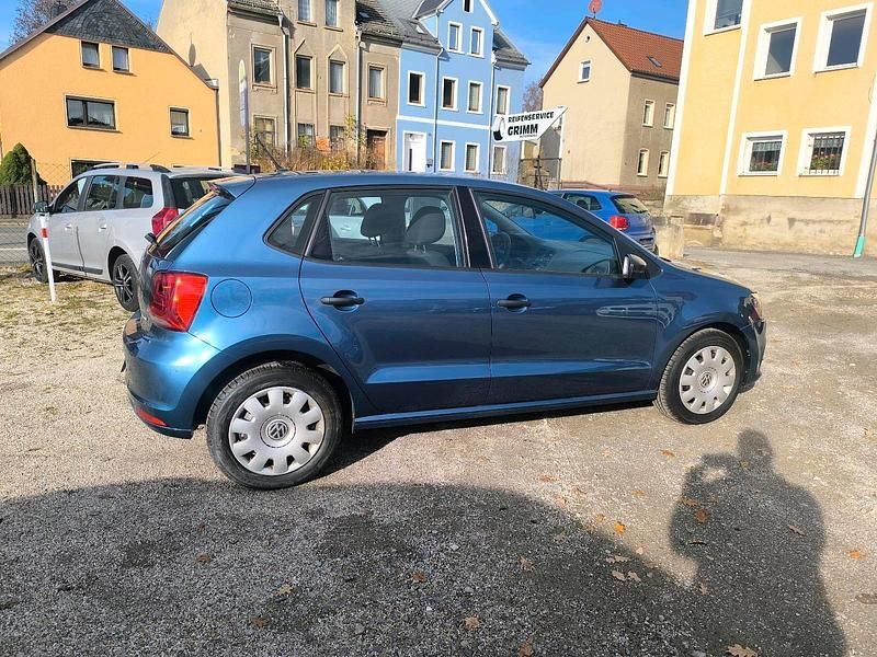Gebraucht VW Polo Trendline 60 PS (44 kW) 2017 Blau Kleinwagen