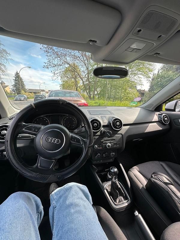 Gebraucht Audi A1 82 PS (60 kW) 2012 Blau Kleinwagen