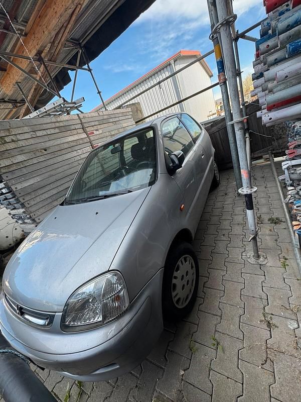 Second-hand Honda Logo 66 CP (48 kW) 2000 Argintiu Hatchback