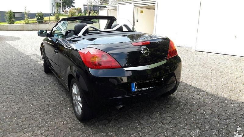 Gebraucht Opel Tigra Edition 125 PS (91 kW) 2007 Schwarz Cabrio