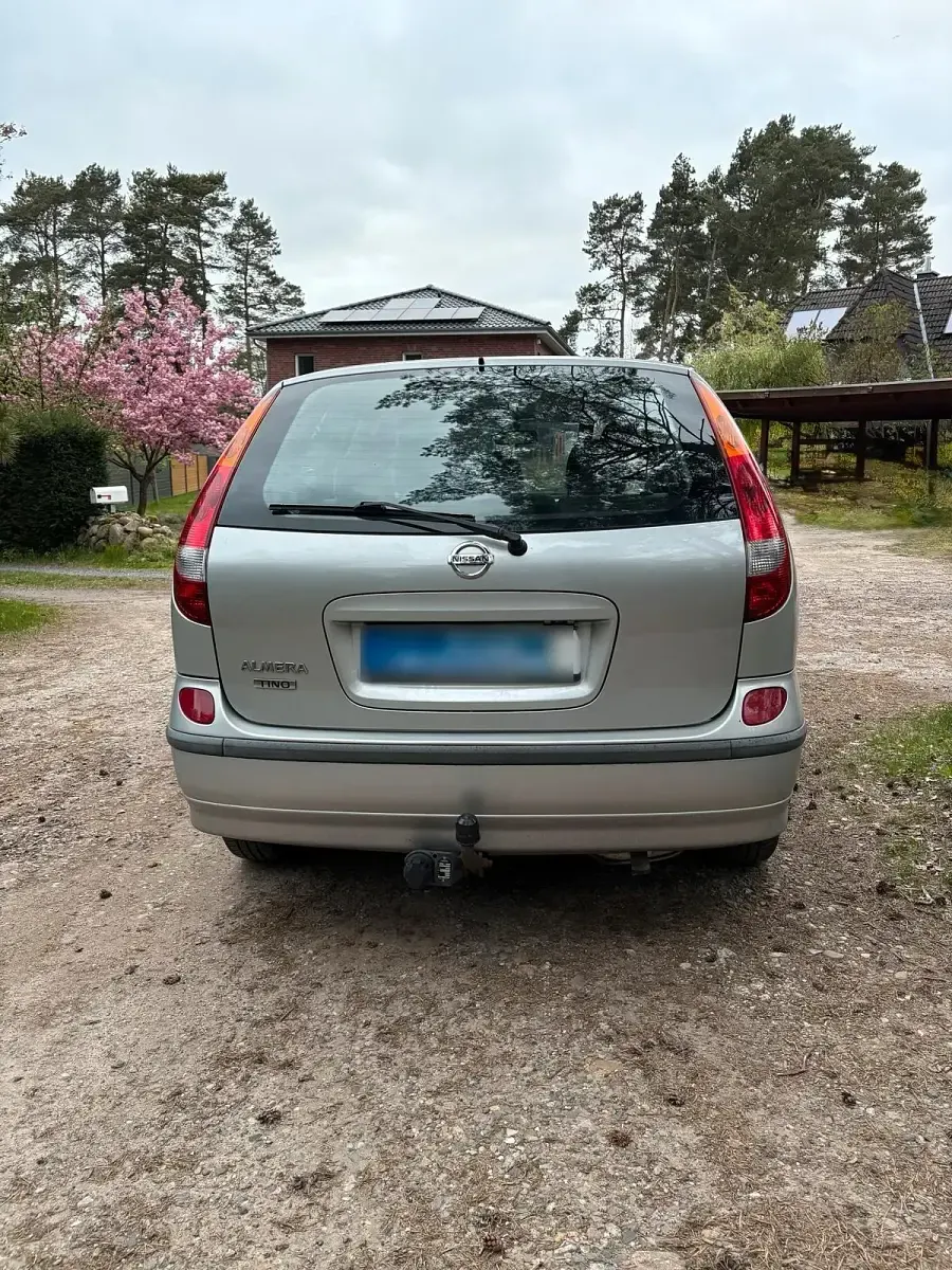 Gebraucht Nissan Almera Tino 116 PS (85 kW) 2005 Silber Van / Kleinbus