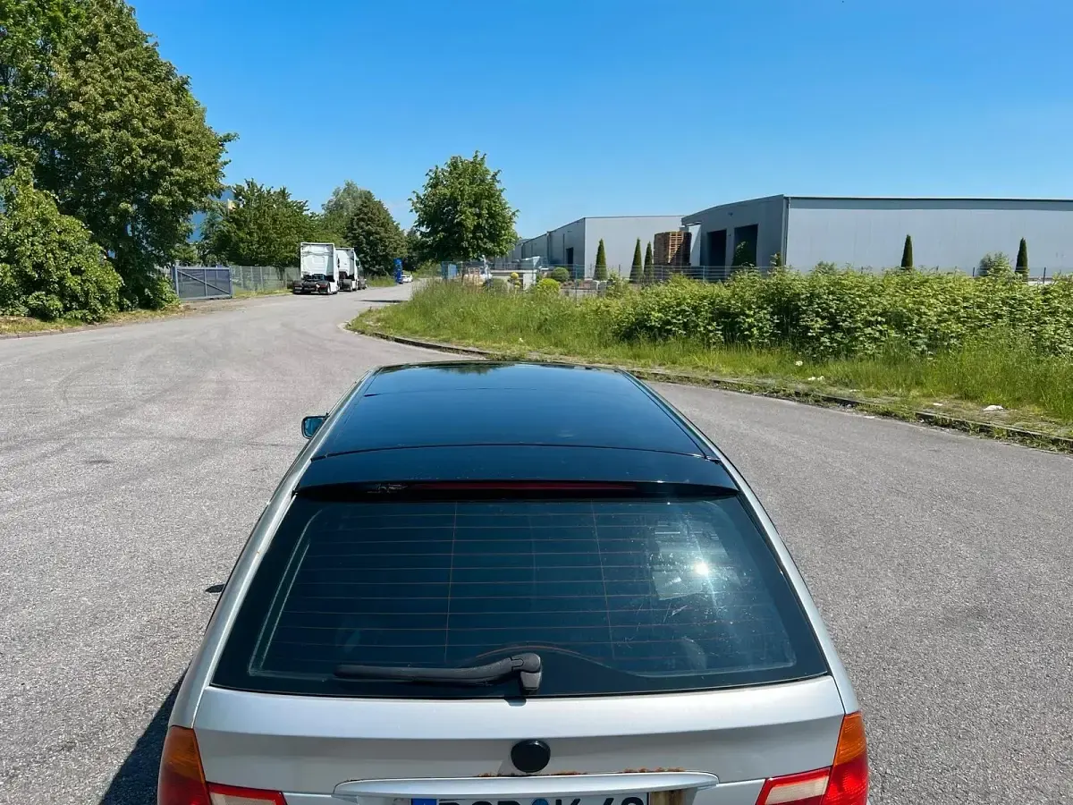 Gebraucht BMW 320 150 PS (110 kW) 2000 Silber Kombi
