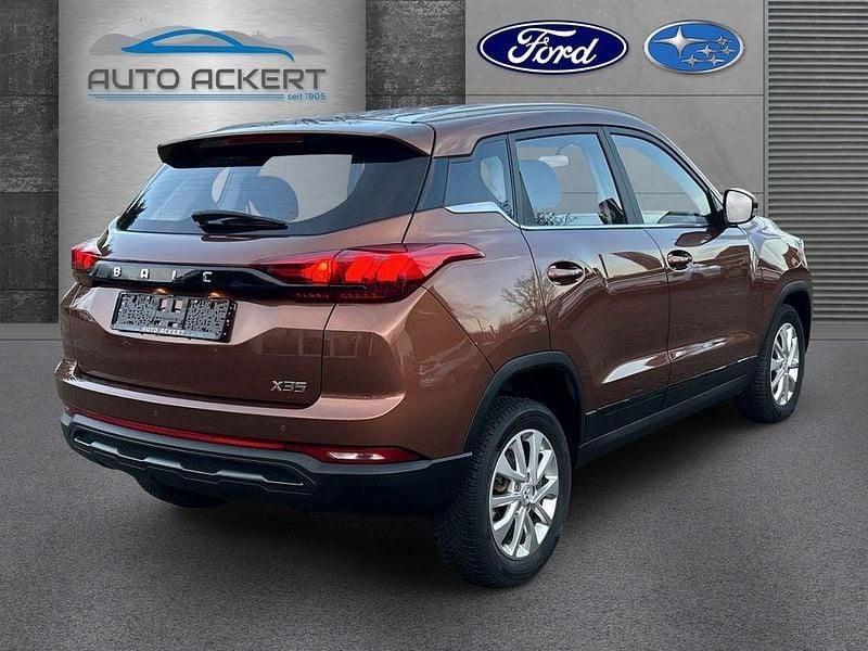 Gebraucht Baic X35 116 PS (85 kW) 2024 Braun Van / Kleinbus