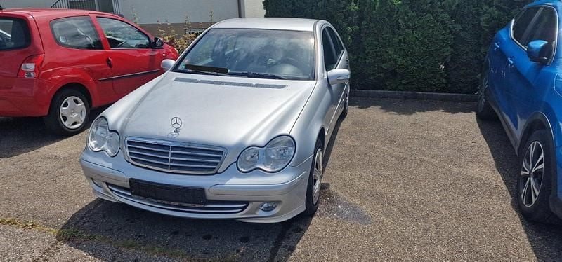 Silber Gebraucht 2024 Mercedes C200 Limousine | 500 € - Bild 1/4